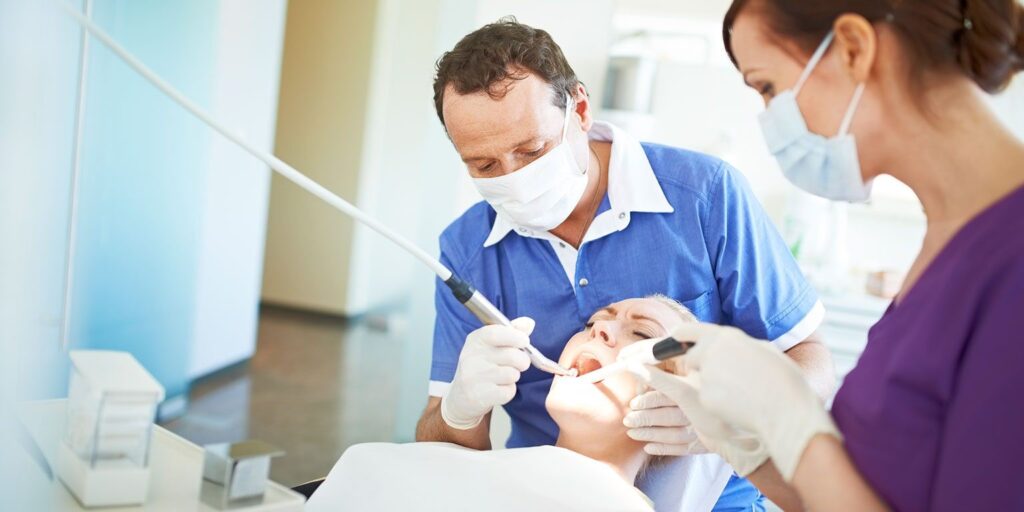 کمک معاینه منظم دهان و دندان به بهبود کیفیت زندگی