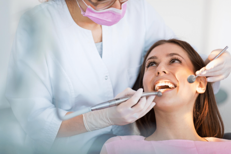 چگونه می توان سلامت دهان و دندان را بهبود بخشید؟